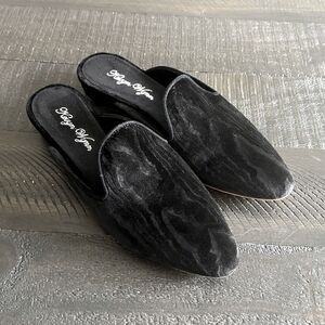 Kevyn Wynn Black Velvet Quiet Luxury Slip-On Mules Size 7.5